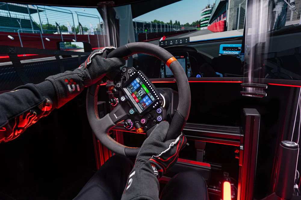 Steering Wheel Simagic Zeus Sport - while driving